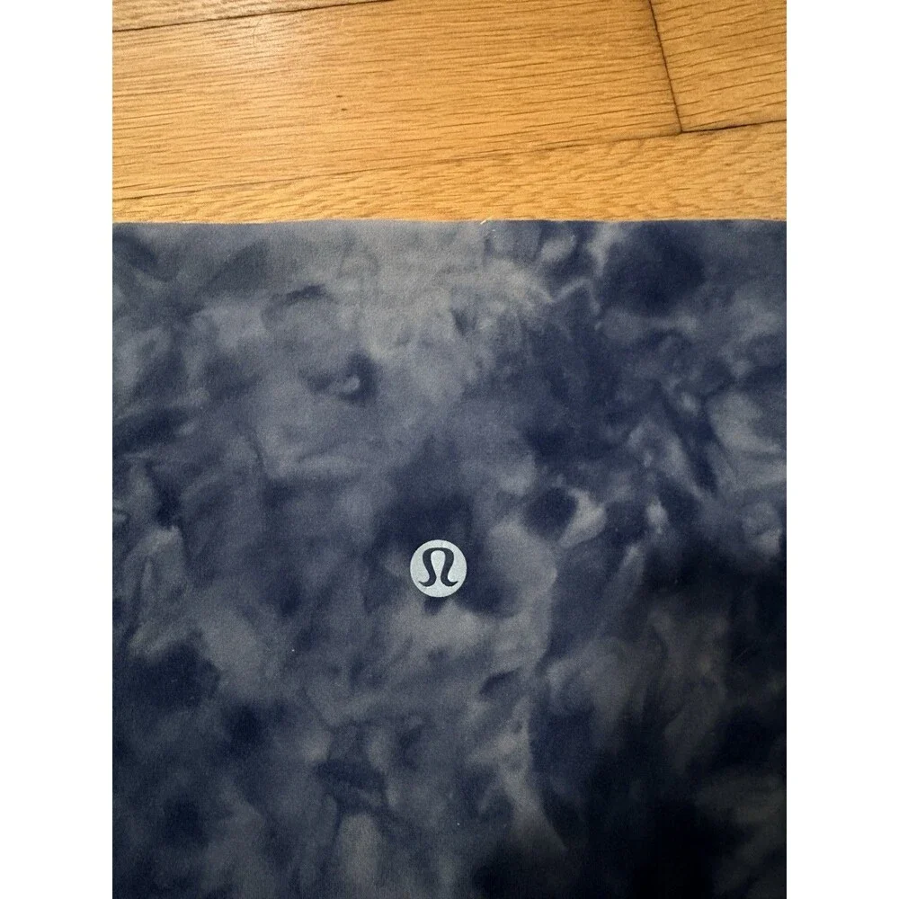 Lululemon Size 10 Align High-Rise Short 8” Gray Diamond Dye